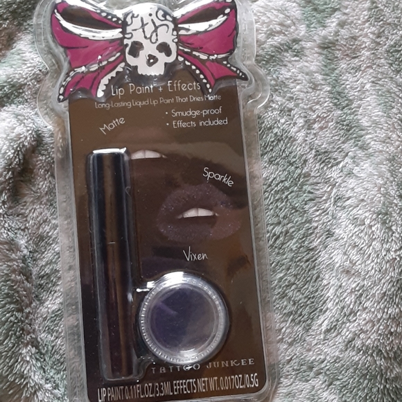 Makeup - Picture 3 of 8